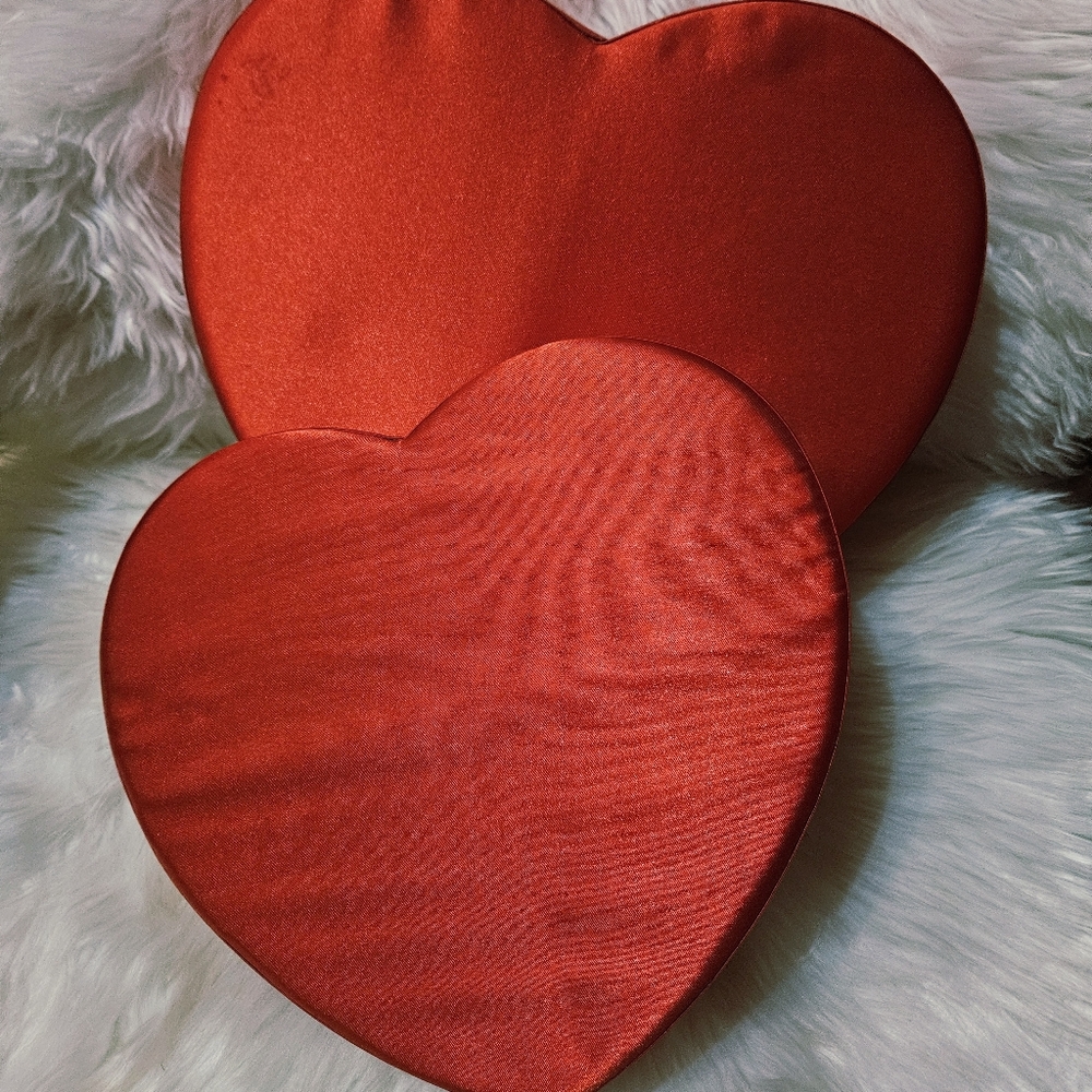 Heart-Shaped‎ Satin Boxes (2)